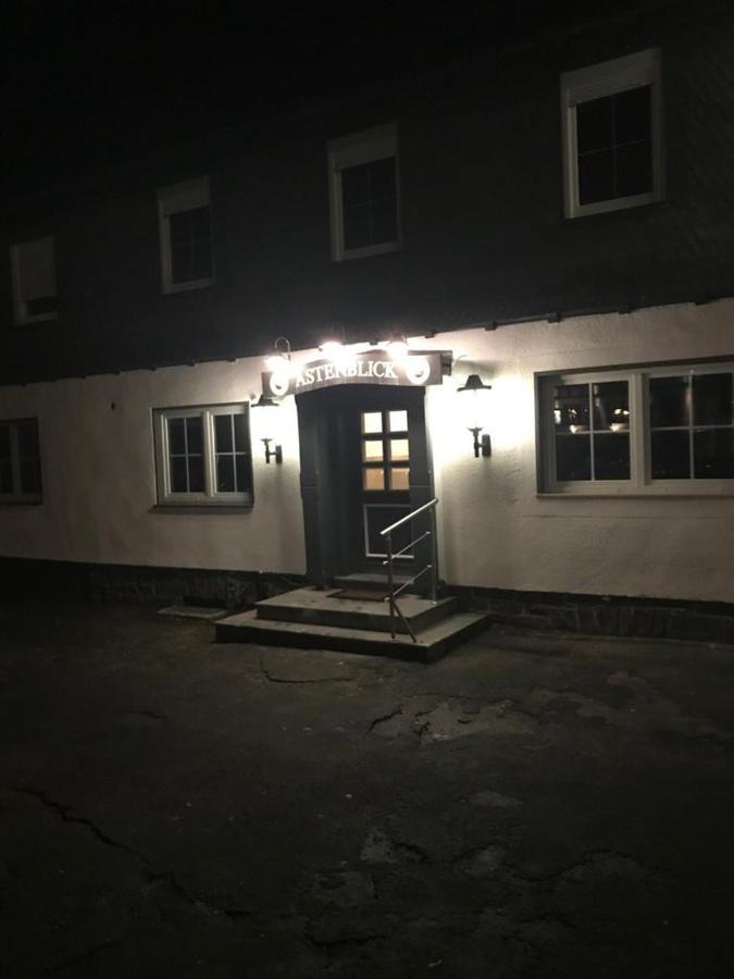 Haus Astenblick In Winterberg Fuer Bis Zu 35 Personen Fuer Wanderveranstaltungen Und Familienfeiern Luaran gambar