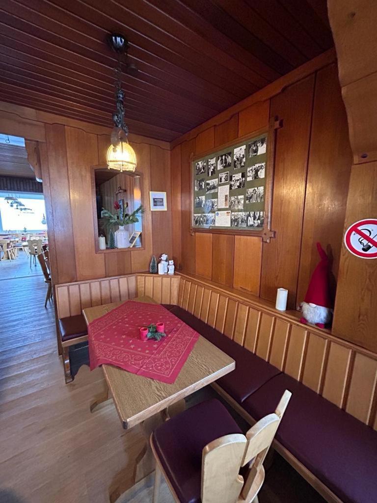 Haus Astenblick In Winterberg Fuer Bis Zu 35 Personen Fuer Wanderveranstaltungen Und Familienfeiern Luaran gambar