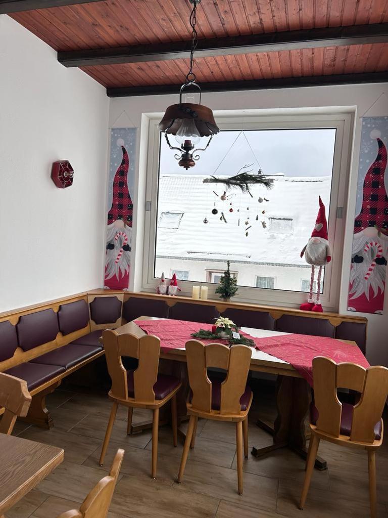 Haus Astenblick In Winterberg Fuer Bis Zu 35 Personen Fuer Wanderveranstaltungen Und Familienfeiern Luaran gambar