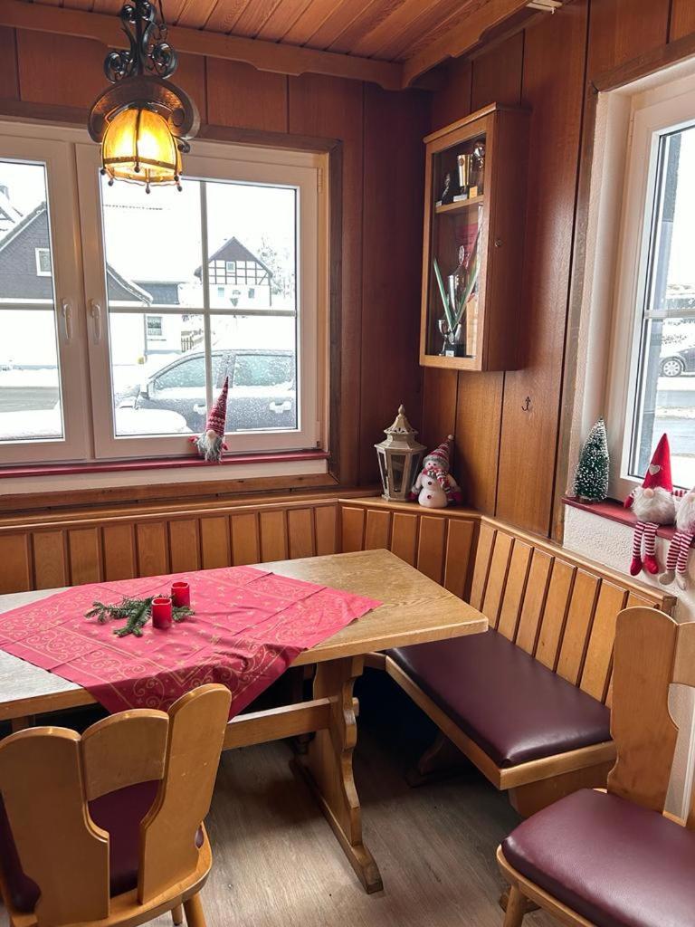 Haus Astenblick In Winterberg Fuer Bis Zu 35 Personen Fuer Wanderveranstaltungen Und Familienfeiern Luaran gambar